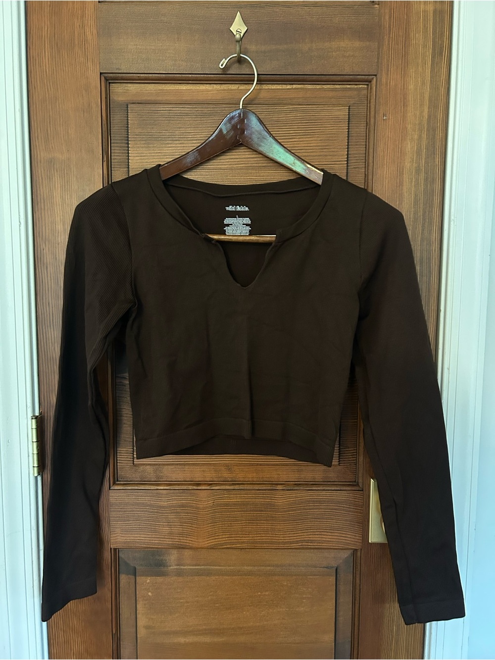 wild fable Women’s Brown Ribbed Crop Top V-Neck Long-Sleeve Large